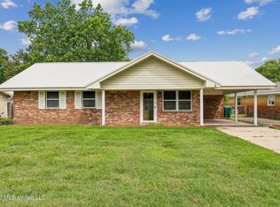 202 Hunter Dr, Ocean Springs, MS 39564