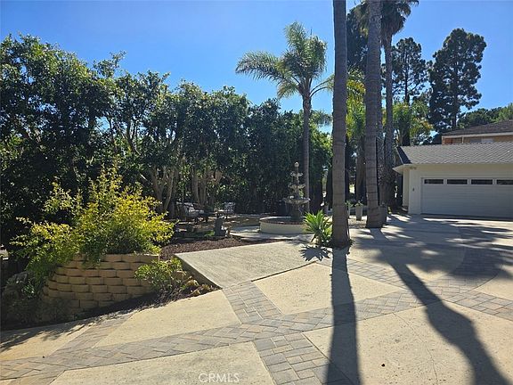 2nd image of 3 Saddlebow Ln