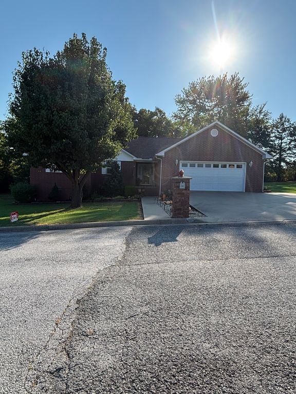 707 Rebecca St - Property Image