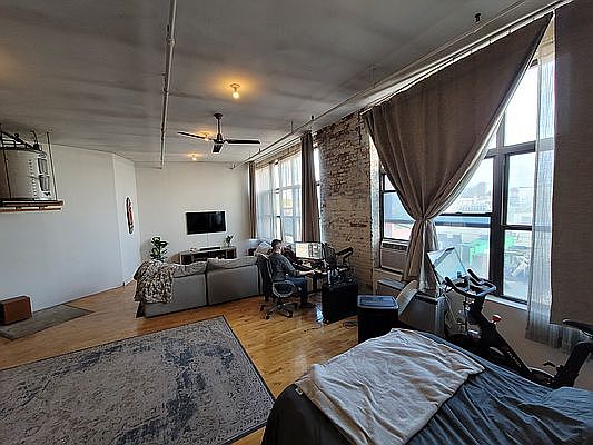 3rd image of 467 Troutman St #3M