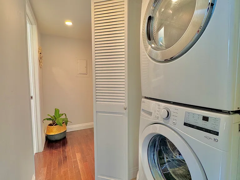 11730 Mayfield Ave #202B — Photo 5
