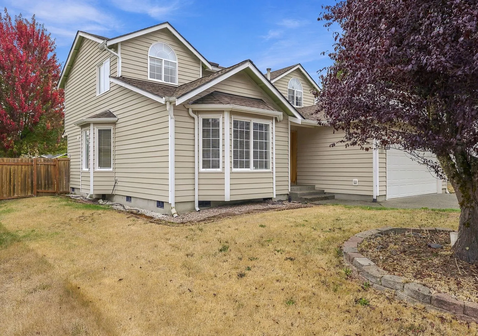 Spacious 4-Bedroom Home with Huge Kitchen & No Carpet! Easy I-5 access - North Thurston School Di... — Photo 2