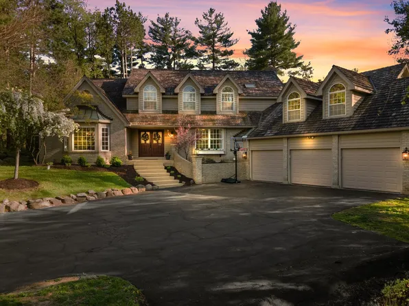 3919 Wyndwood Dr, Crystal Lake, IL 60014