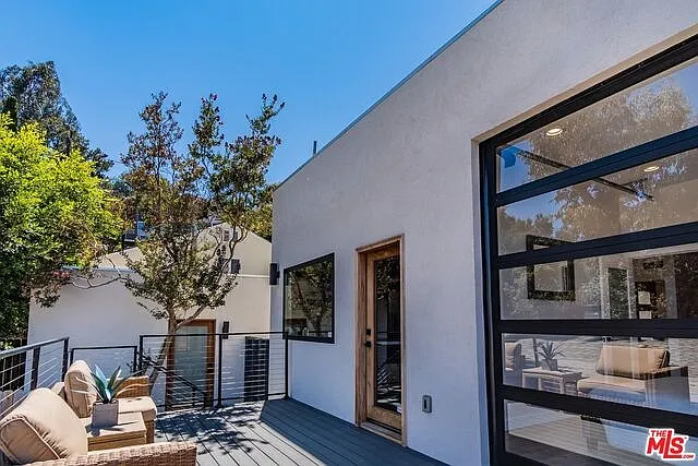 6810 Cahuenga Park Trl — Photo 17