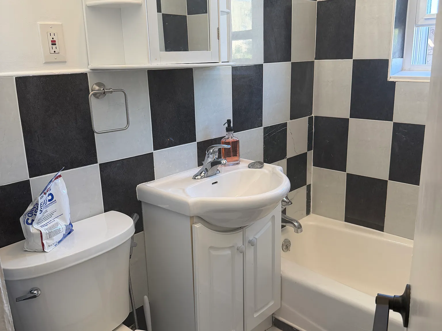 1 bed, 664 sqft, $2,200 — Photo 4