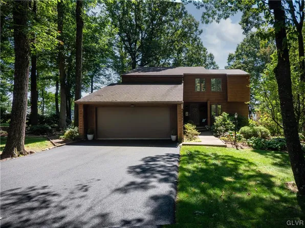 5218 Foxcroft Dr N, Schnecksville, PA 18078