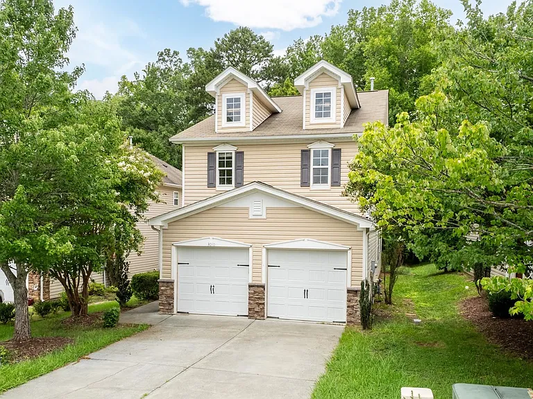 3010 Remington Oaks Cir — Photo 1