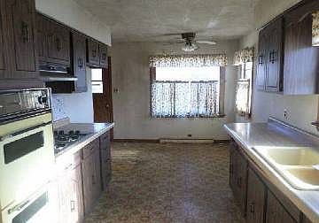 3rd image of 941 Forest Ave