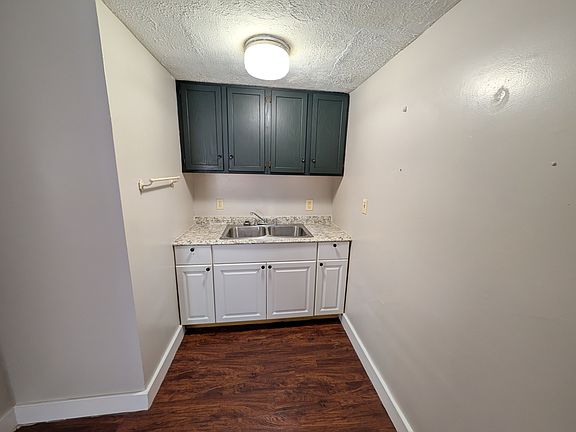 3rd image of 235 Maud Ave Unit 1