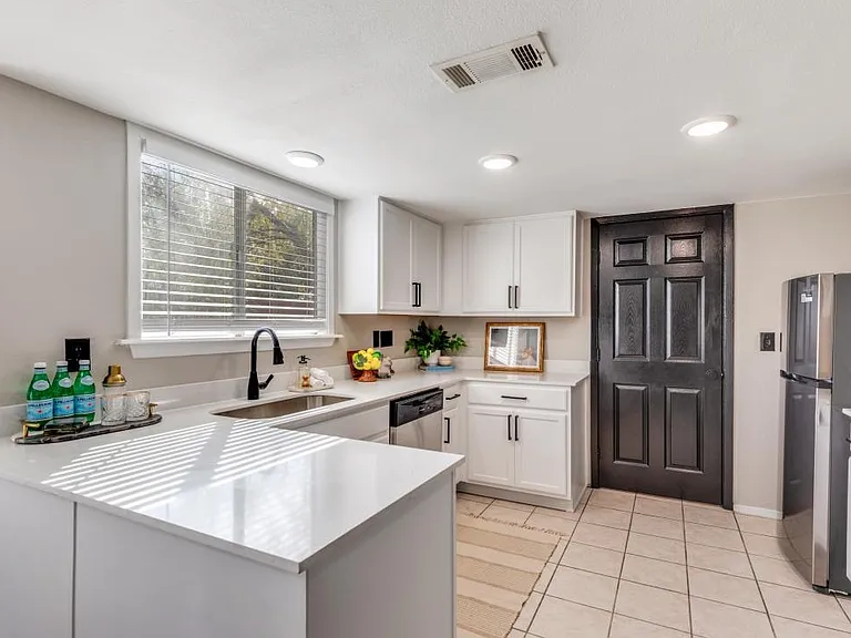 12901 Lamplight Village Ave — Photo 10