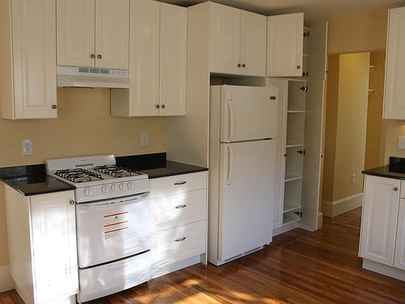 2nd image of 40 Grossman St #2R