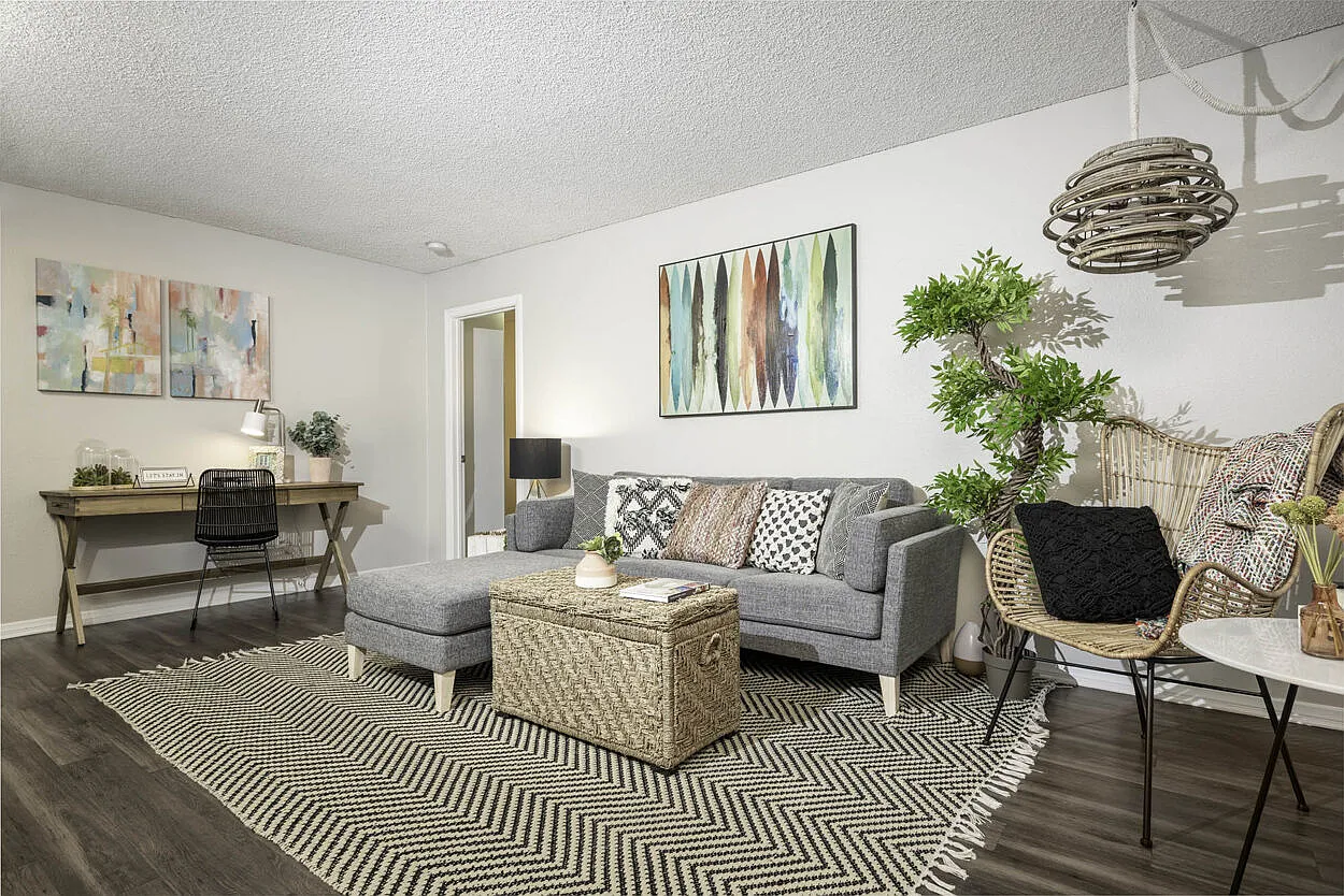 Axiom Tustin — Photo 3