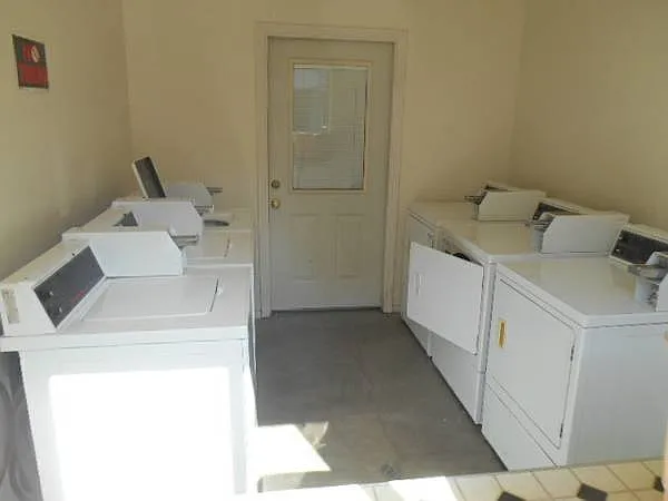 1841 Salem Avenue — Photo 11