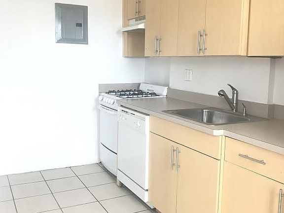 3rd image of 3911 62nd St APT 4