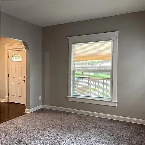 3 bed, 1.0 bath, 1925 sqft, $1,097 — Photo 4