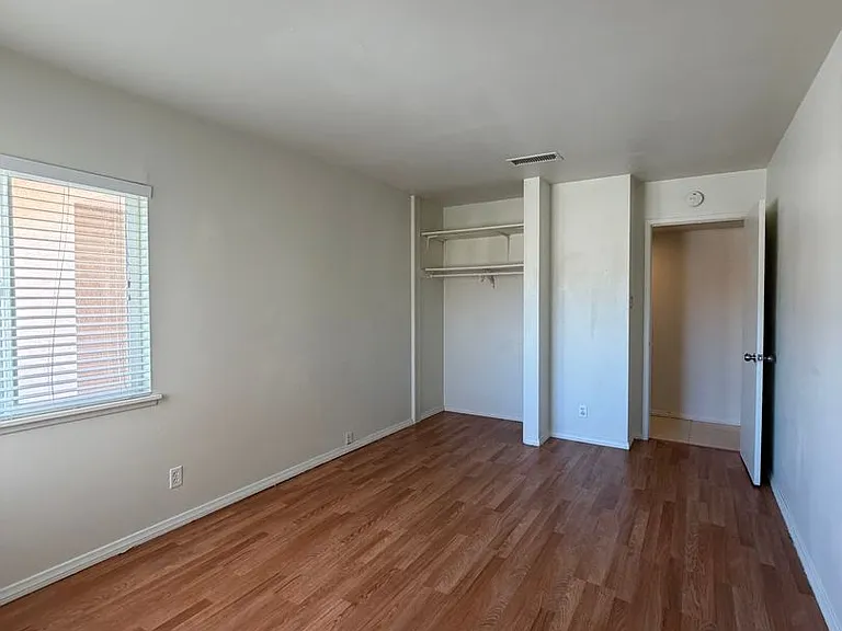 29205 Exeter St — Photo 34