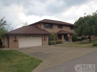 29 Fieldcrest Dr, Wheeling, WV 26003