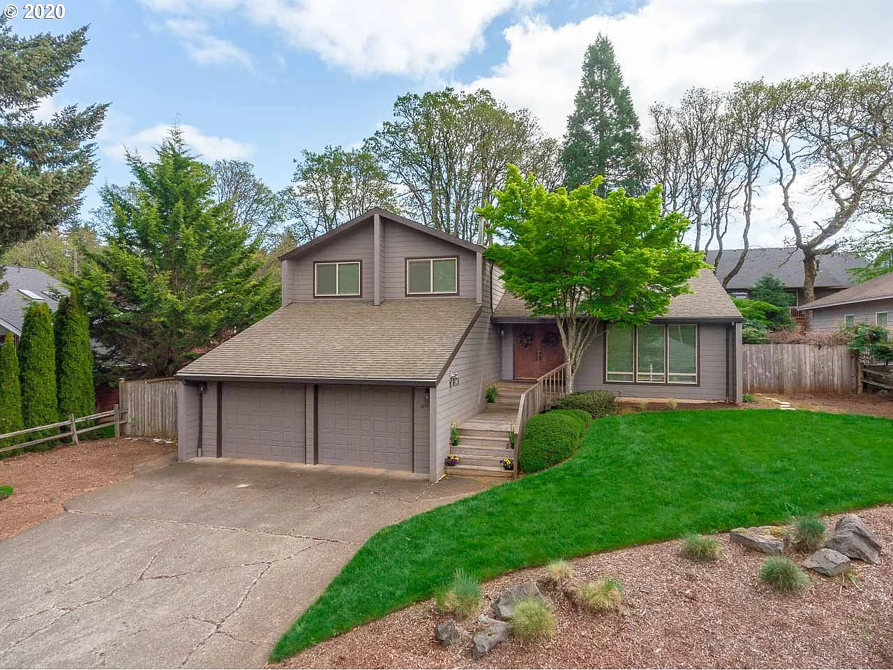 1695 Cinnamon Hill Dr SE photo 1