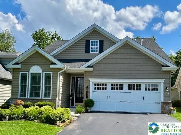 1051 Resolution Dr, Bethlehem, PA 18017