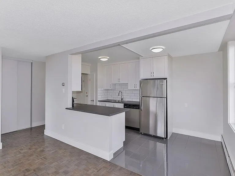 350 Douglas St — Photo 18