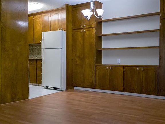 2nd image of 1001 Continentals Way #116