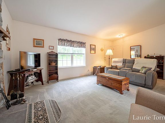 5th image of 2670 Grand River Dr NE