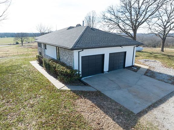 5th image of 1611 S Farm Road 199