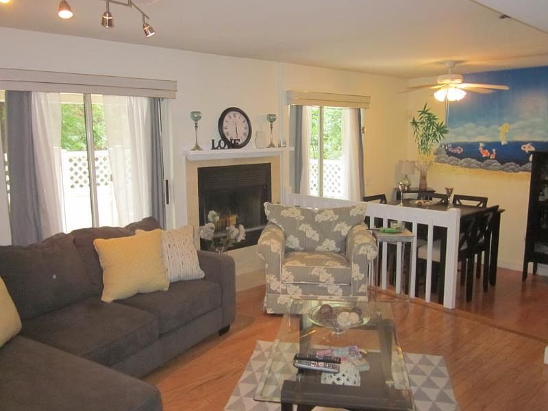 1st image of 220 Falls Blvd