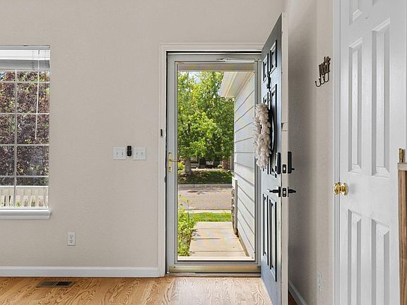 5th image of 9712 Queenscliffe Dr