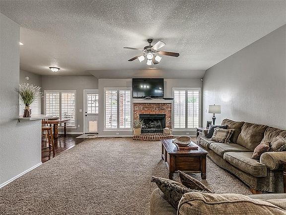5th image of 2025 NW Redbud Cres