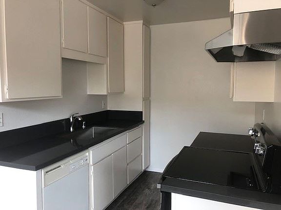 2nd image of 528 Short St APT 201