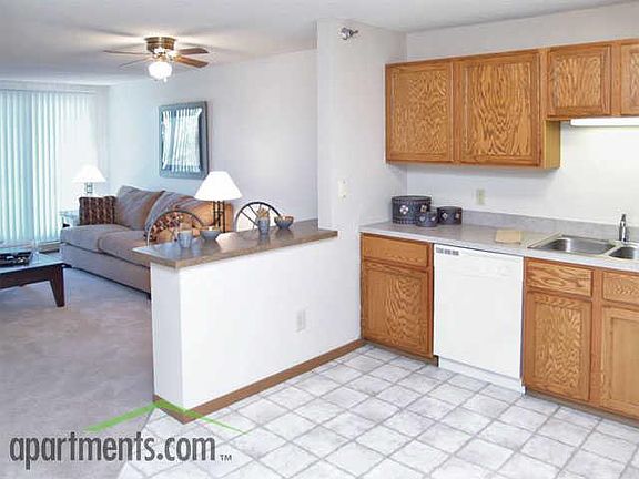4th image of 2585 Ivy Ave E