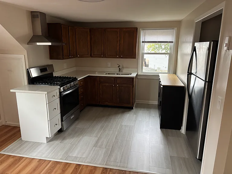 106 Knight St — Photo 2