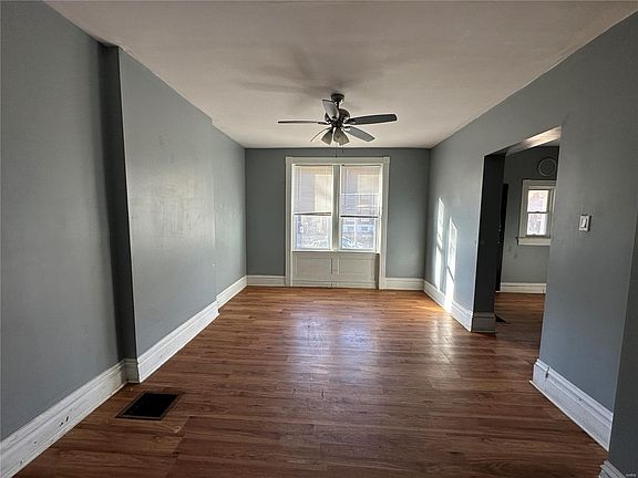 3rd image of 2931 Sullivan Ave