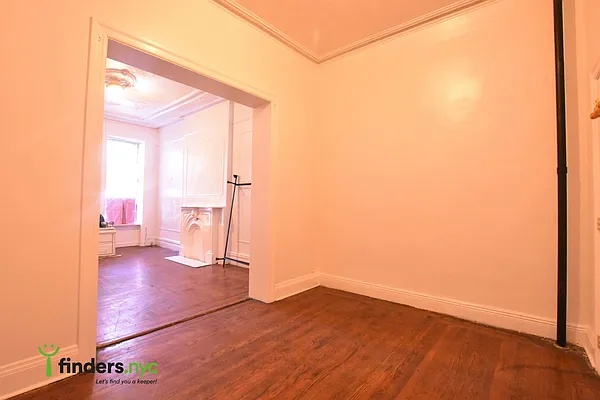 Rented by Clove Realty LLC | media 4