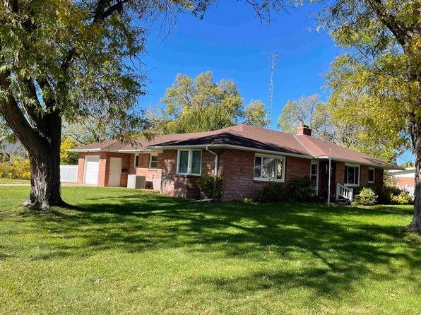 102 W 11th St, Cozad, NE 69130