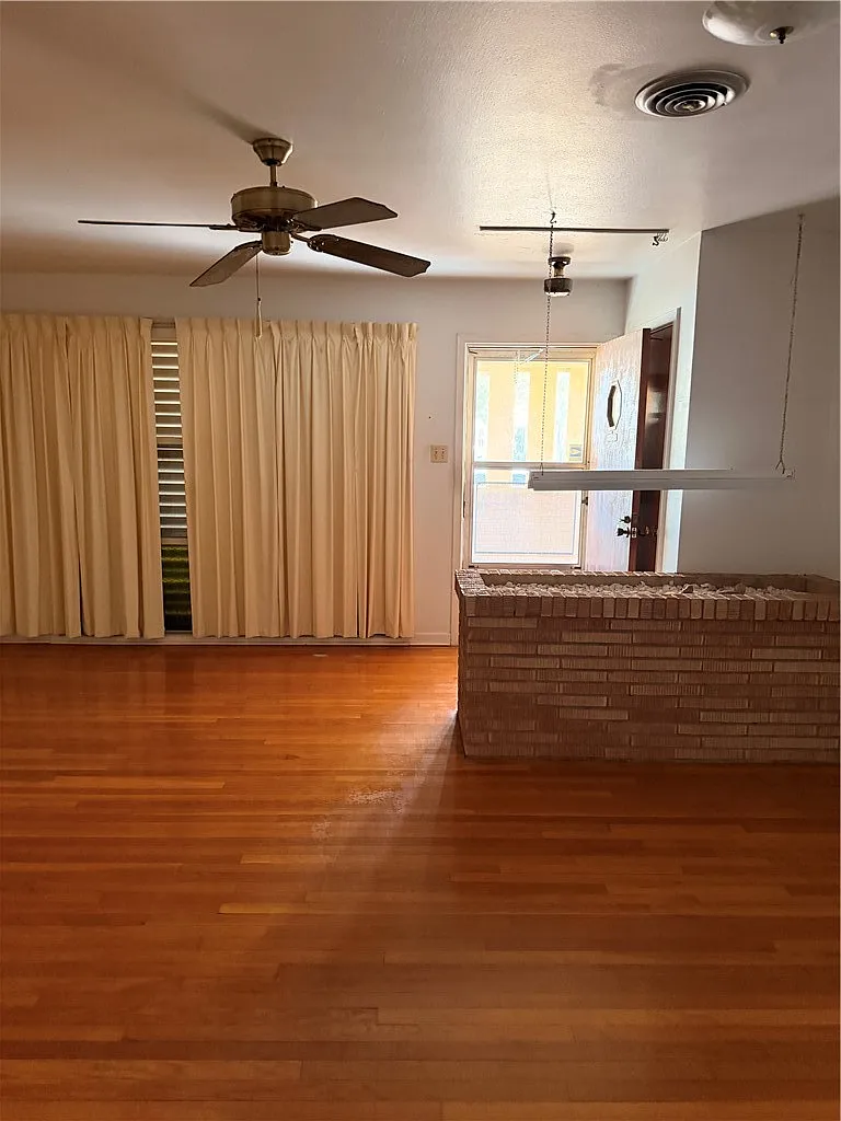 3 bed, 1.5 bath, 1617 sqft, $1,550 — Photo 3