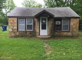 1027 Adams Ave, Seneca, MO 64865