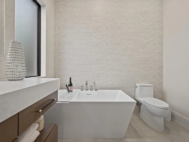 7474 NE Bay Cove Ct — Photo 66