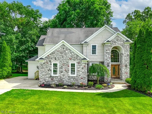 2132 White Marsh Dr, Twinsburg, OH 44087