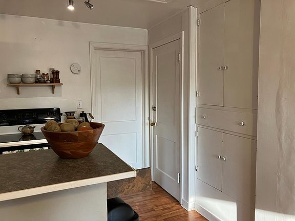 4th image of 418 Losey Blvd S