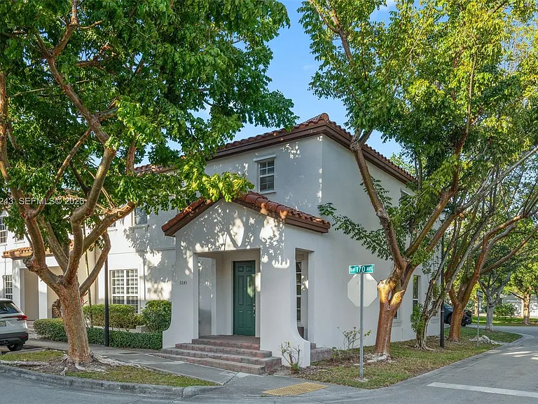 9243 SW 170th Ave — Photo 2