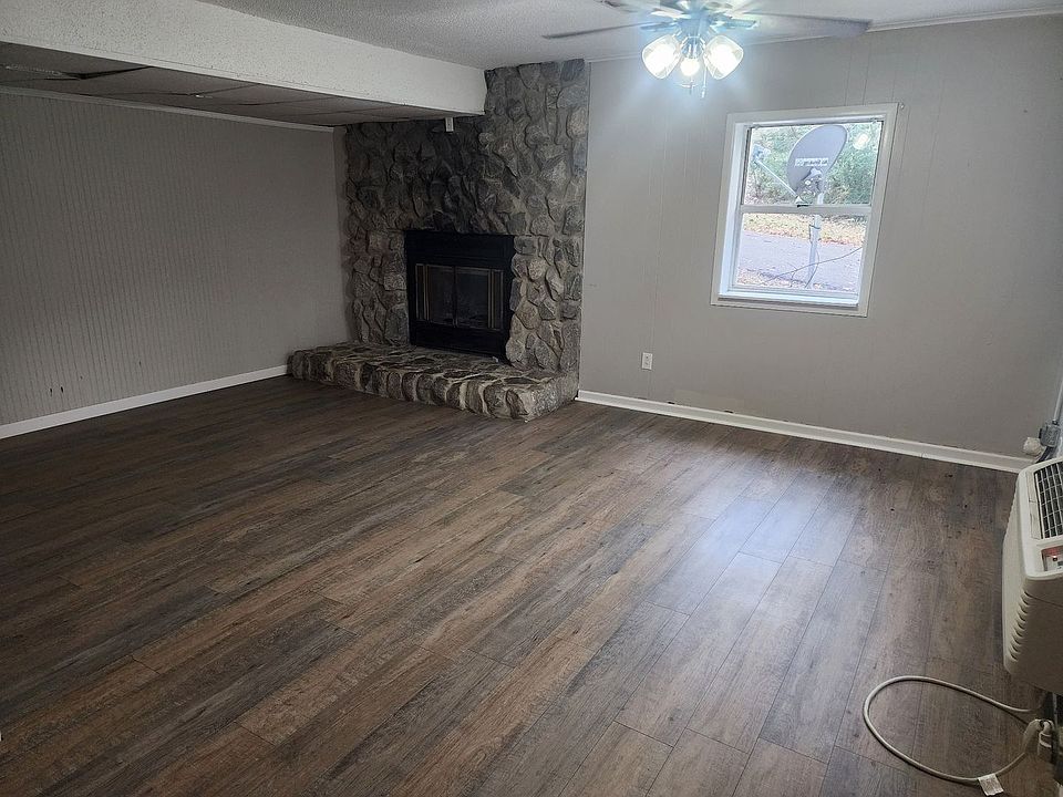 2nd image of 906 Edward St APT A
