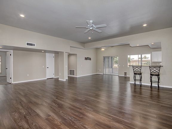 4th image of 10913 W Palmeras Dr