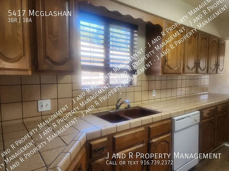 5417 McGlashan St — Photo 6