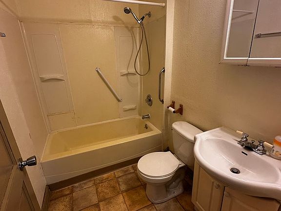 2nd image of 338 N High St APT 2