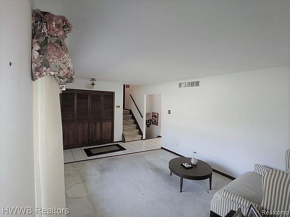 5th image of 29635 Greenboro St