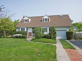 28 Terry Ln, Commack, NY 11725