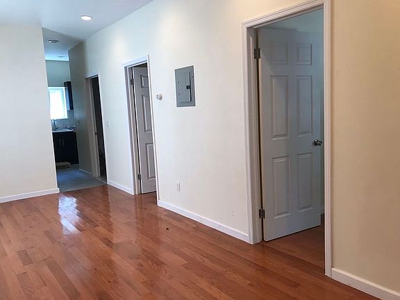 4th image of 18 Laurel Ave