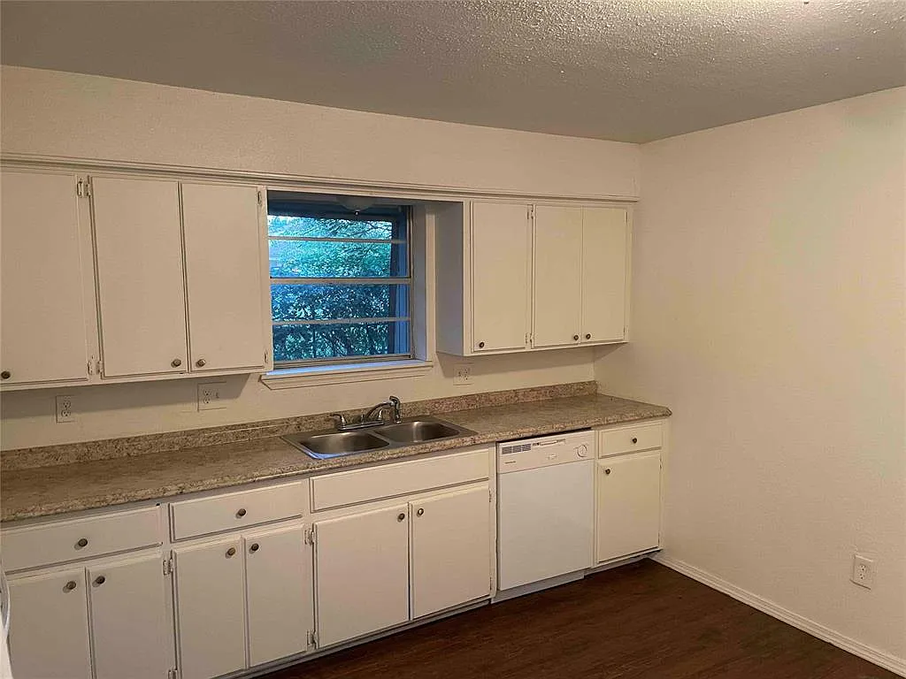 2 bed, 1.5 bath, $1,150 — Photo 3